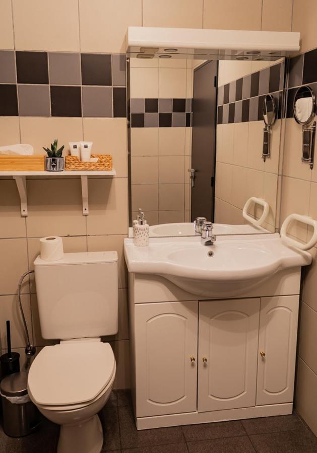 Guesthouse De Wissen Dilsen Stokkem Bagian luar foto